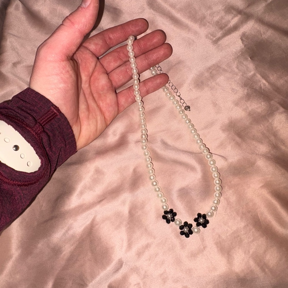 Elegant Pearl and Black Flower Necklace - Picture 3 of 5